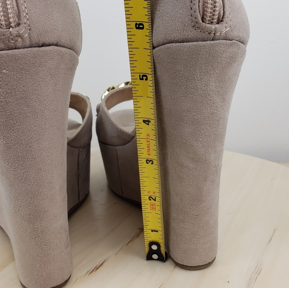 Guess Platform Wedge Heel Shoes Size 8.5M Ankle Strap Sandals Y2K Beige Gold - Picture 4 of 14